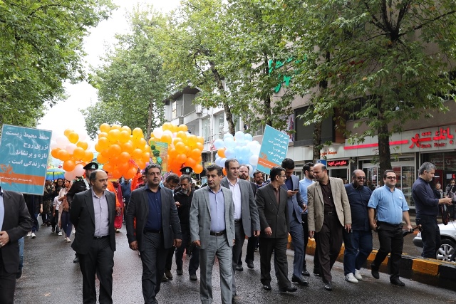 جشنواره تئاتر خیابانی شهروند لاهیجان با حرکت کاروان هنرمندان آغاز شد
